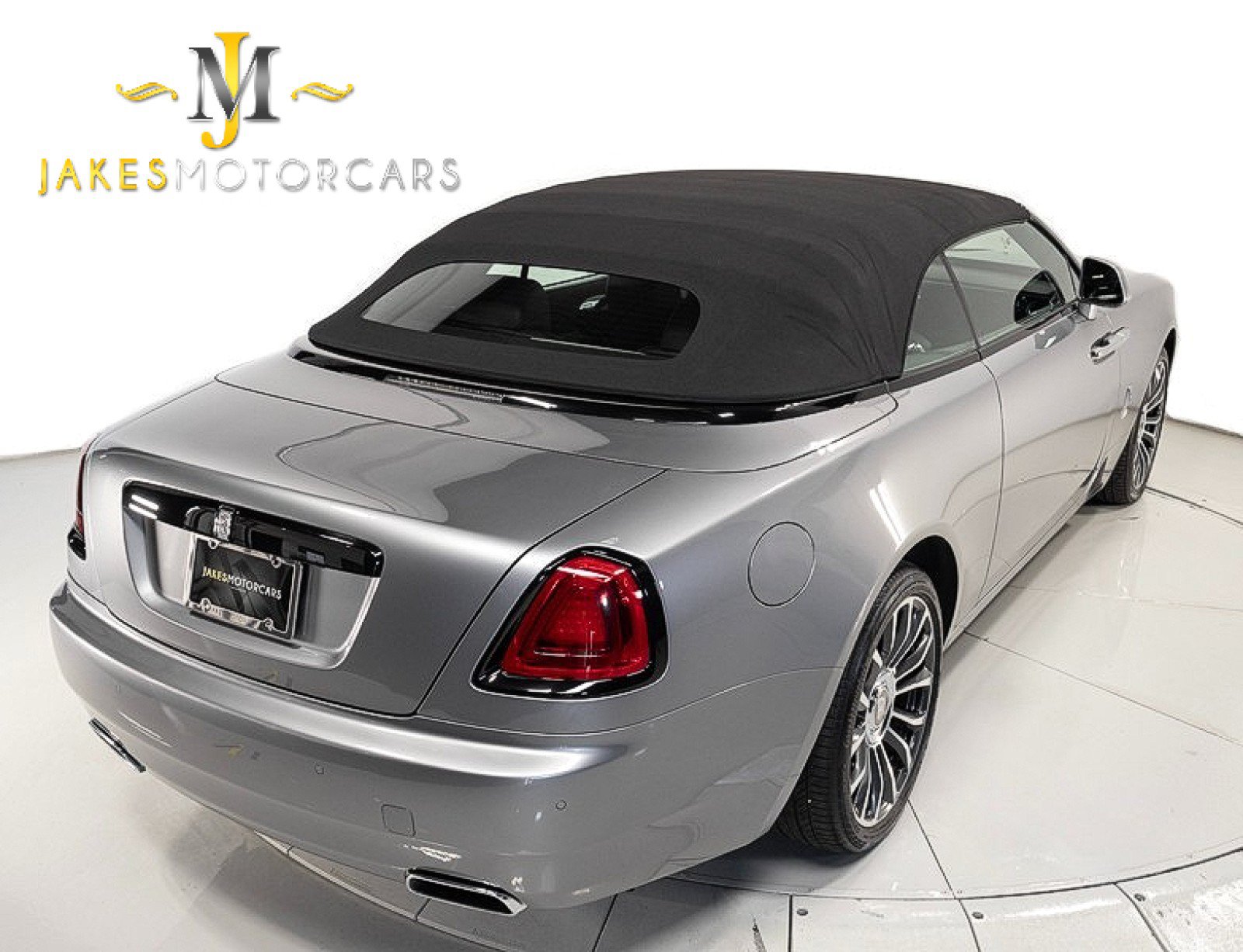 Used 2019 Rolls-Royce Dawn RWD image 13
