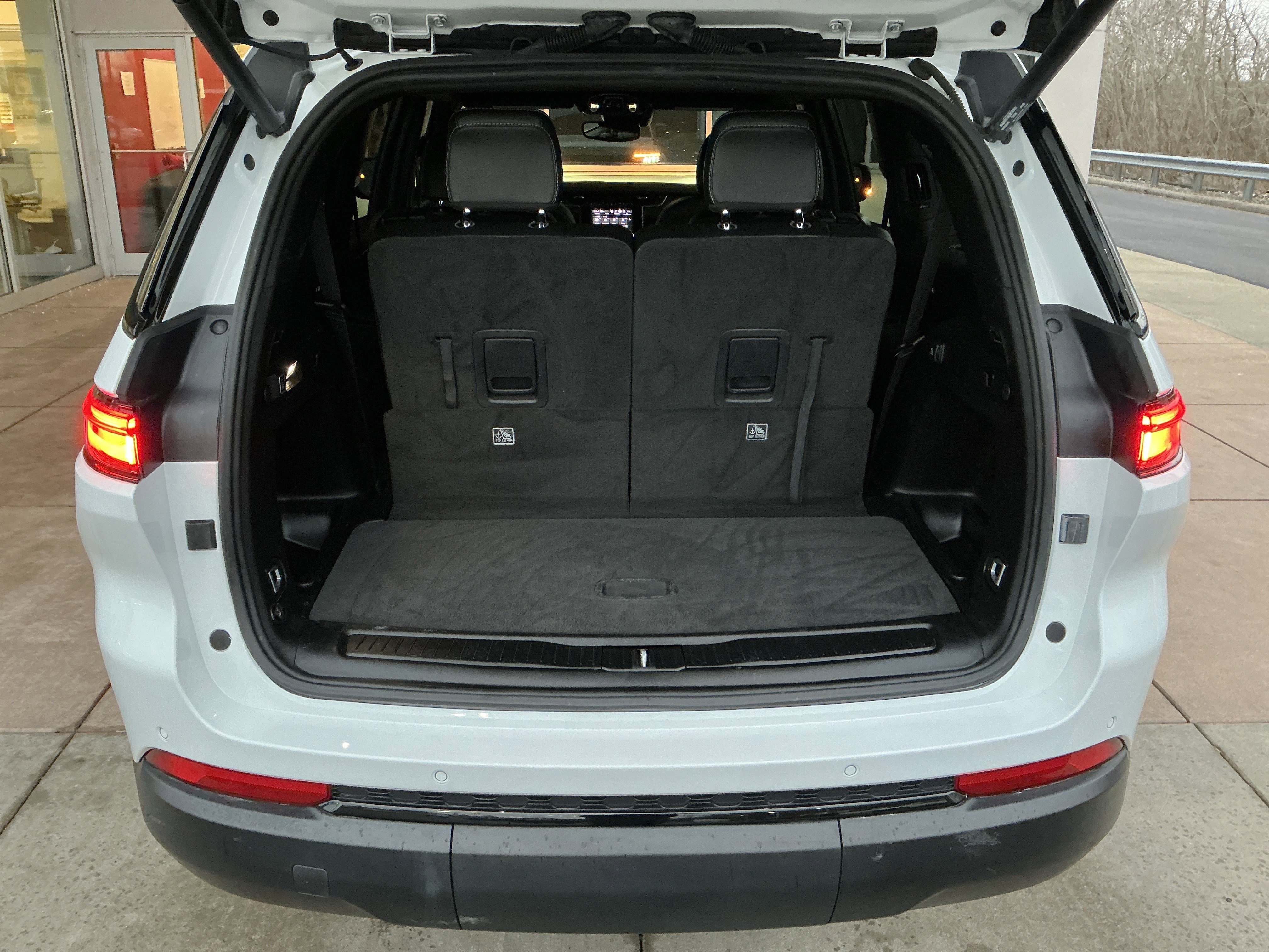 Used 2022 Jeep Grand Cherokee L Laredo image 24