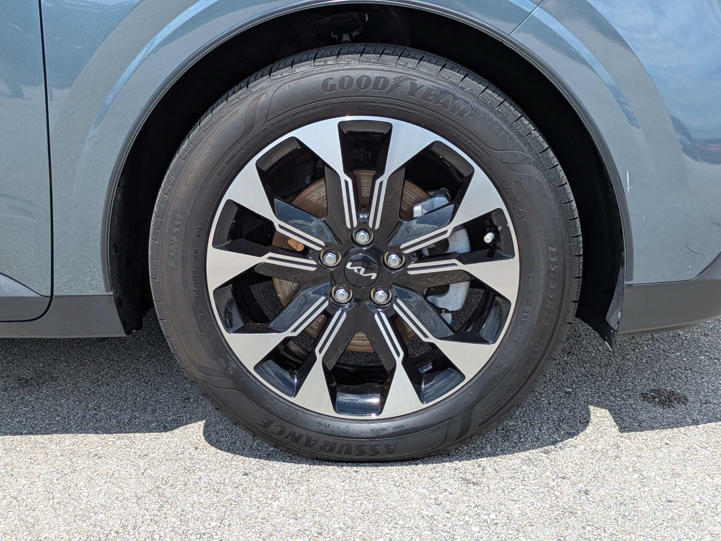 Certified 2024 Kia Carnival EX FWD image 11