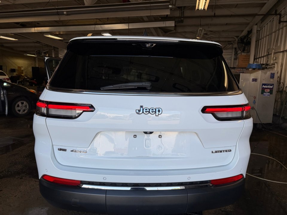 Used 2021 Jeep Grand Cherokee L Limited w/ Luxury Tech Group II AWD/4WD image 18