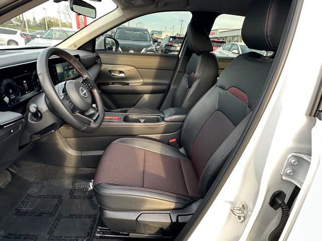 Used 2025 Nissan Kicks SR AWD/4WD image 24