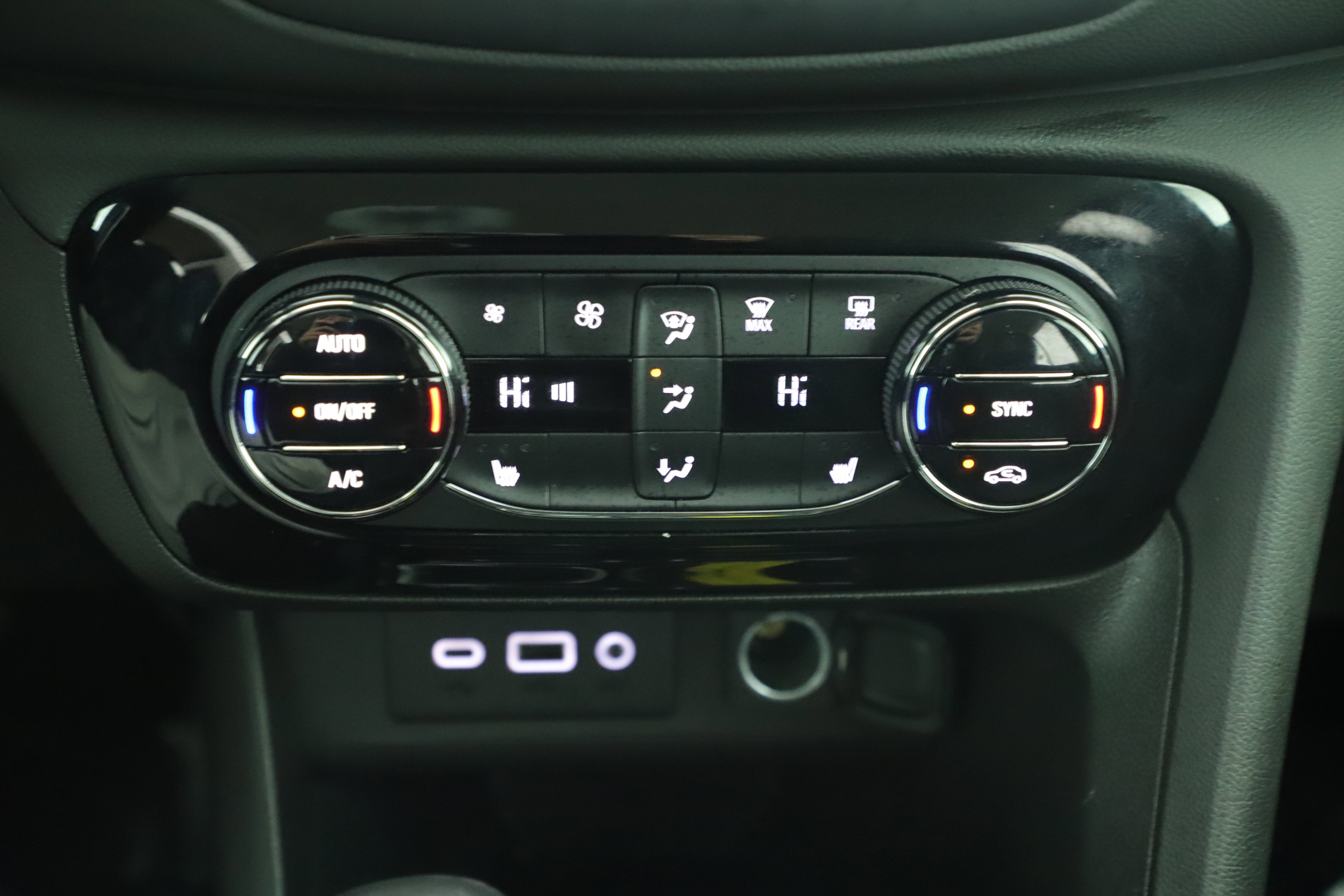 Used 2023 Buick Encore GX Select w/ Sport Touring Package image 6