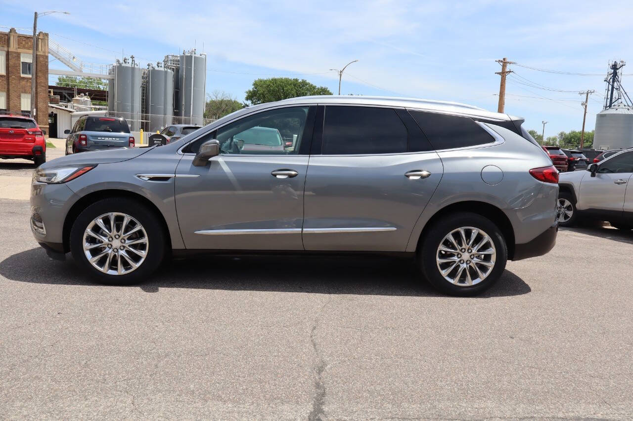 Used 2020 Buick Enclave Premium w/ Sun and Sites Package AWD/4WD image 8