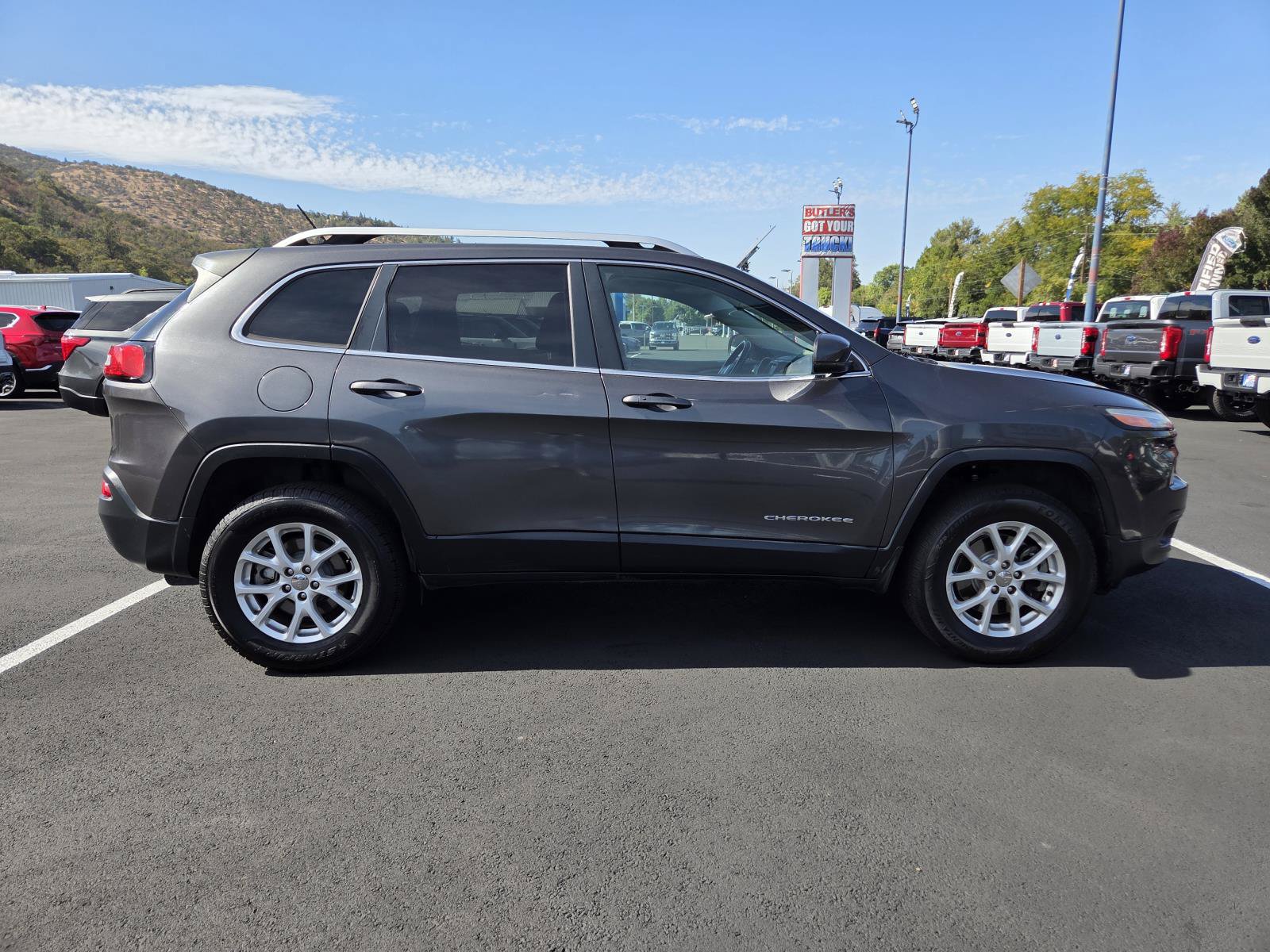 Used 2015 Jeep Cherokee Latitude w/ Comfort/Convenience Group AWD/4WD image 4
