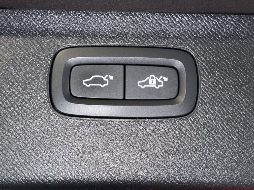 Used 2024 Volvo XC90 T8 Plus w/ Protection Package Premier AWD/4WD image 19