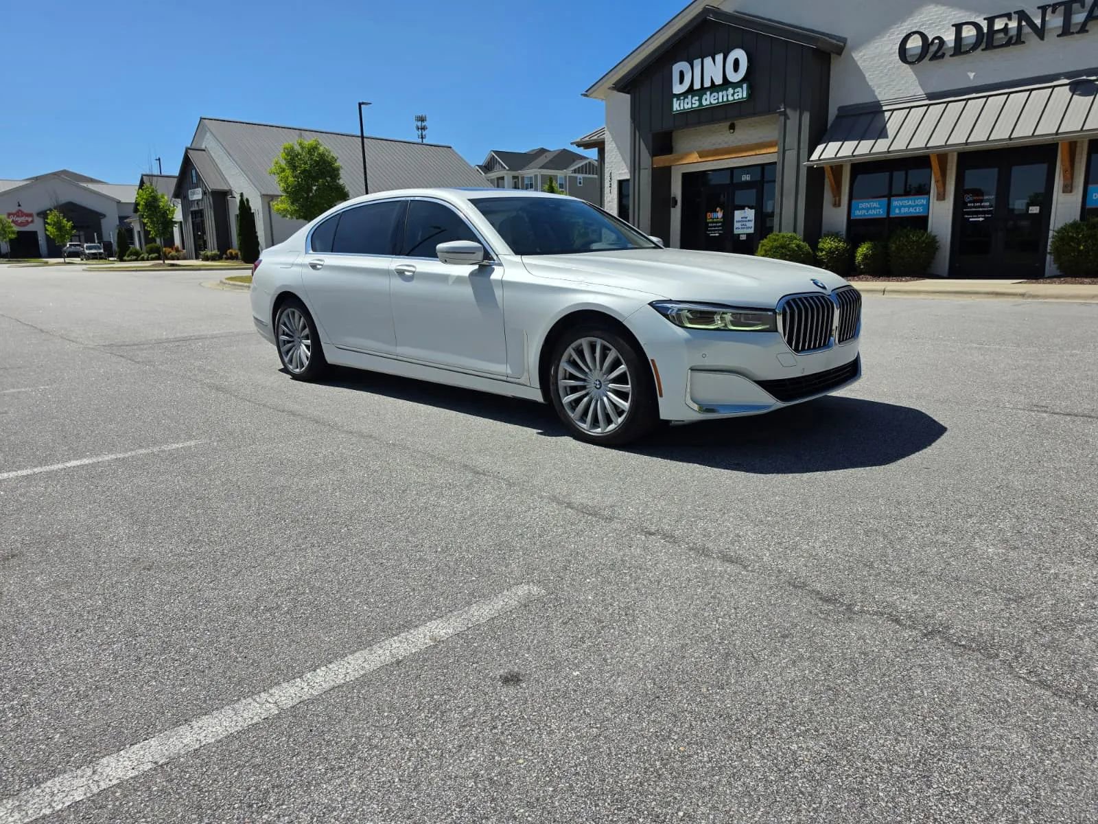 Used 2020 BMW 740i w/ Premium Package RWD image 4