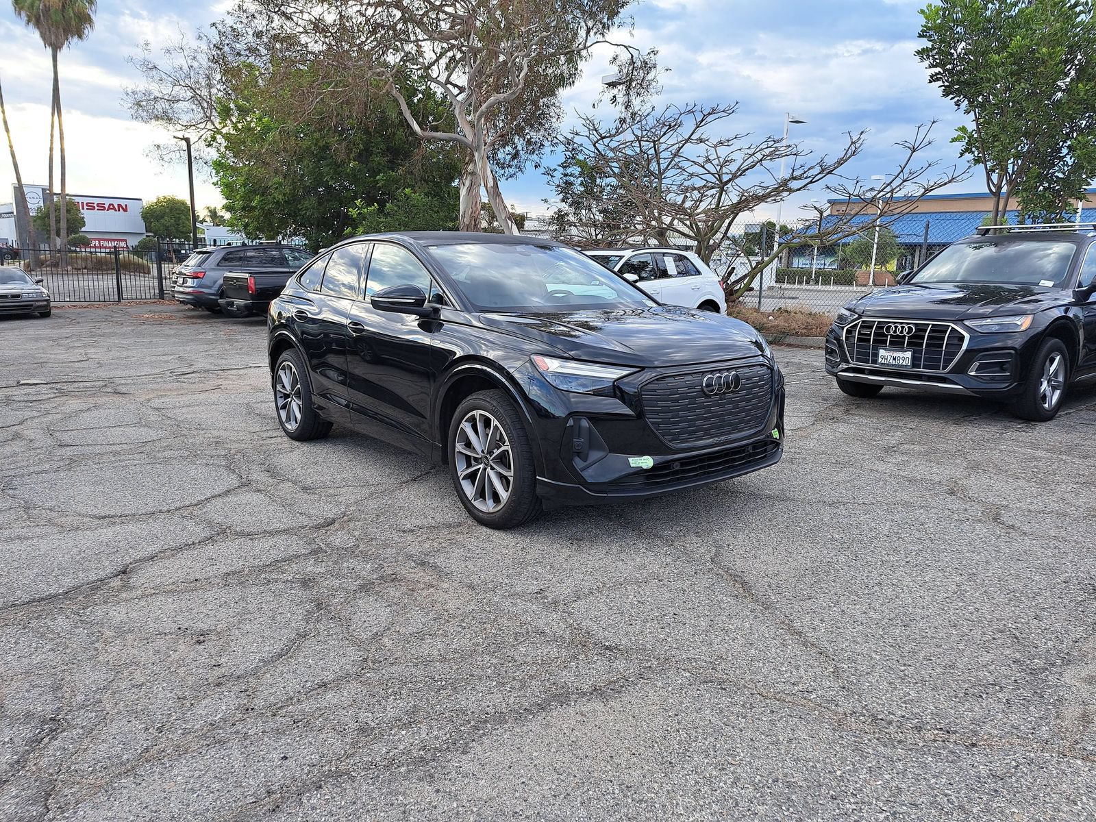 Used 2022 Audi Q4 e-tron Premium Plus AWD/4WD image 3