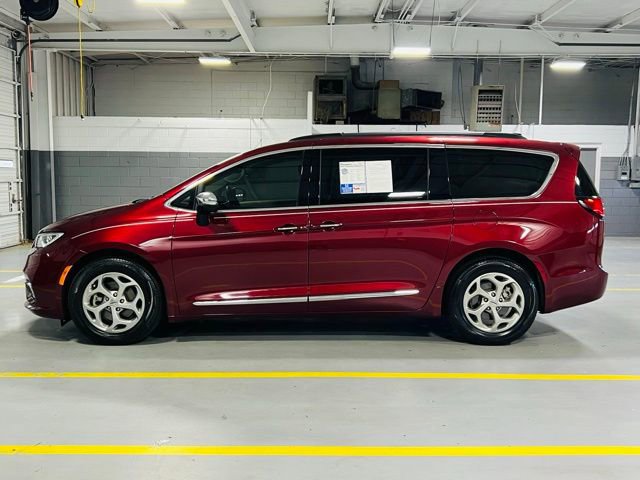 Used 2023 Chrysler Pacifica Limited image 19