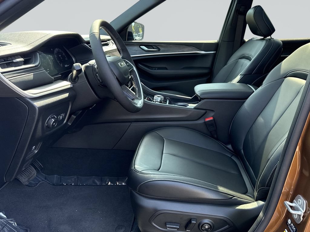 New 2026 Jeep Grand Cherokee Limited w/ Limited Altitude Package AWD/4WD image 23