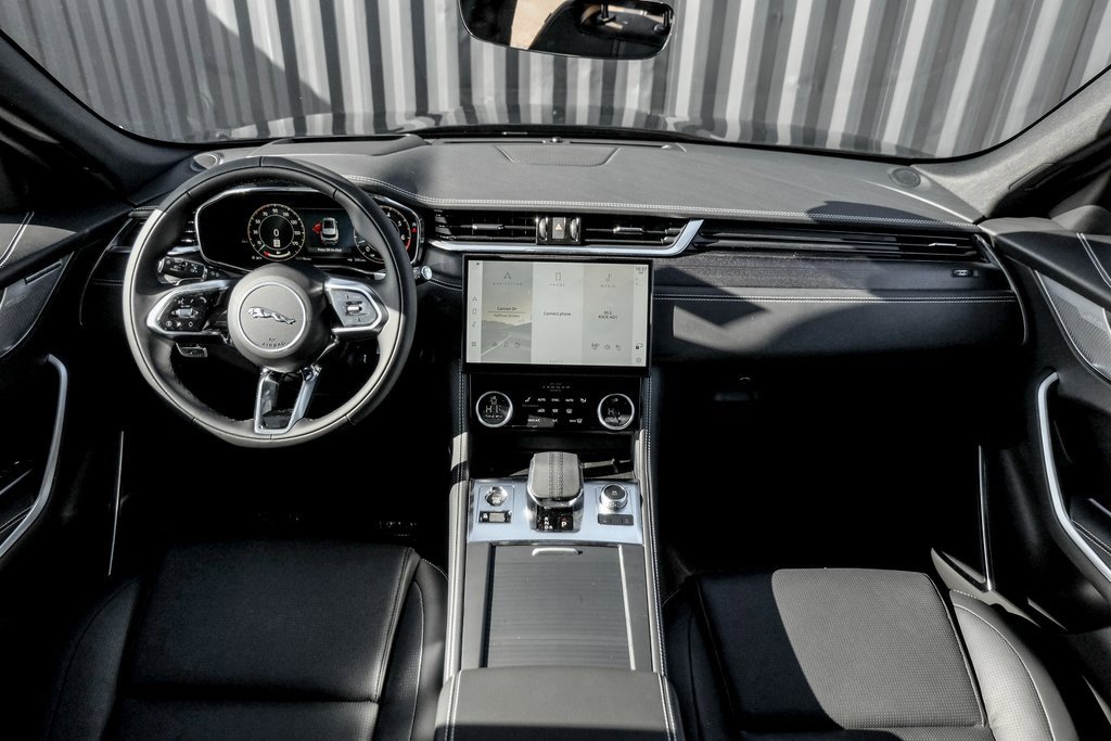 New 2025 Jaguar F-PACE R-Dynamic S image 18