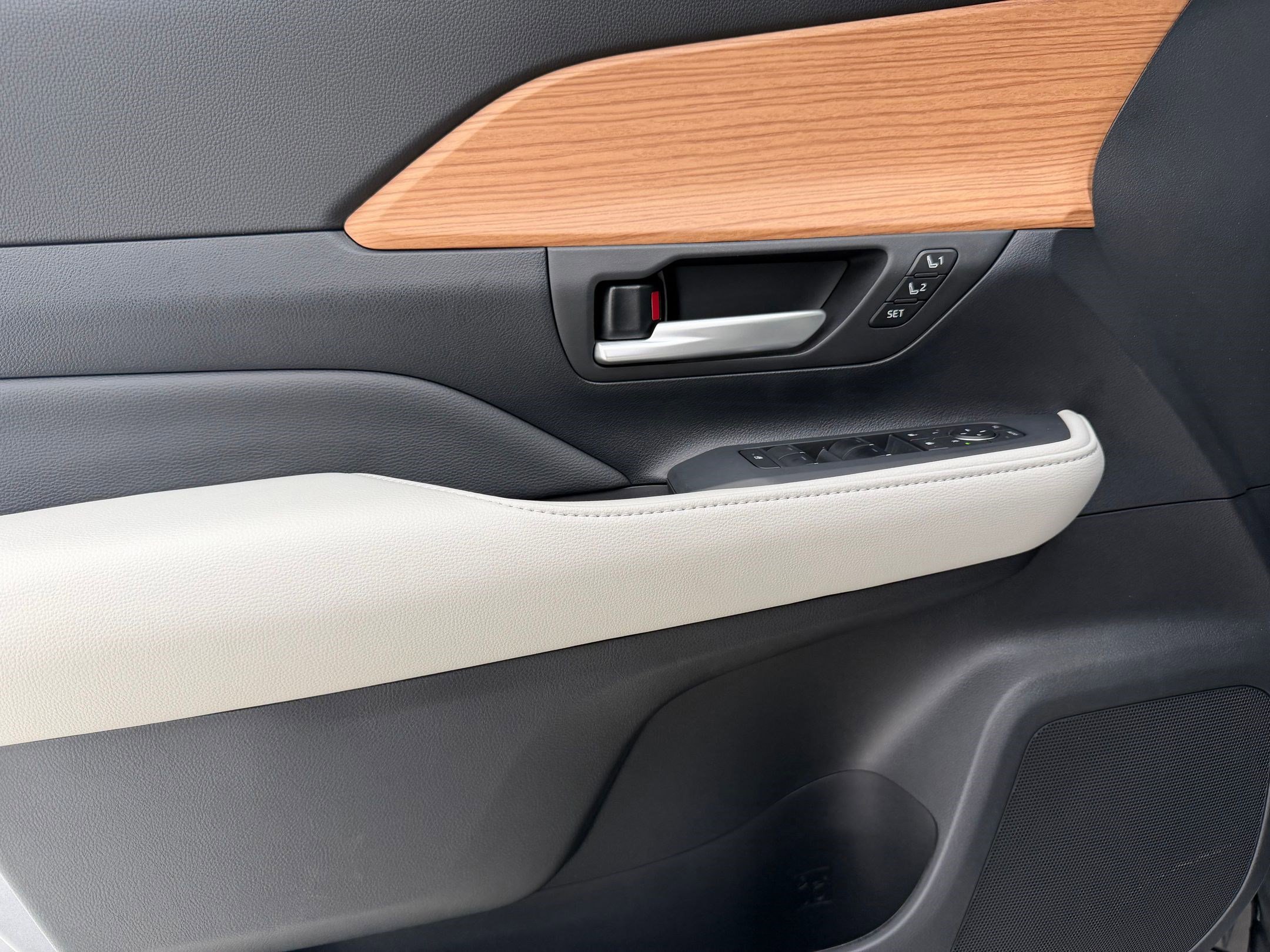 Used 2026 Toyota Grand Highlander Limited image 12