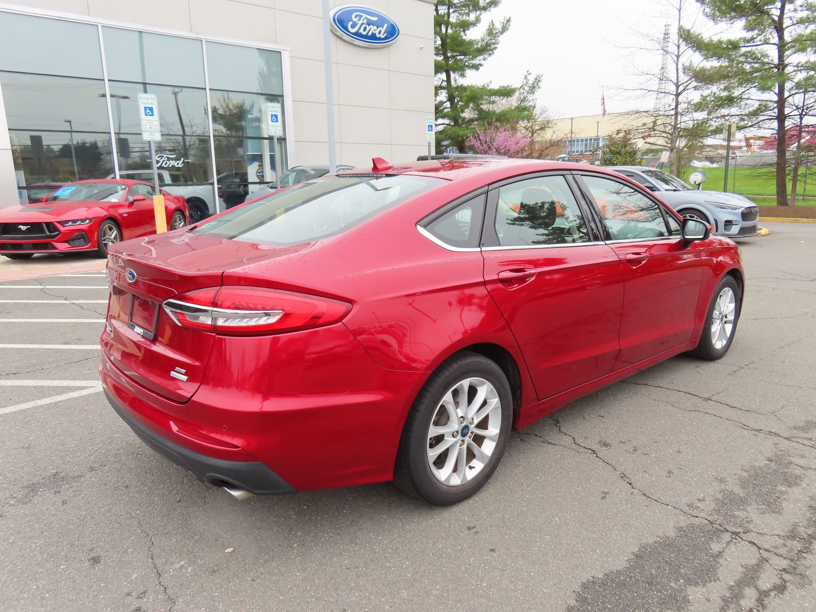 Used 2019 Ford Fusion SE image 5