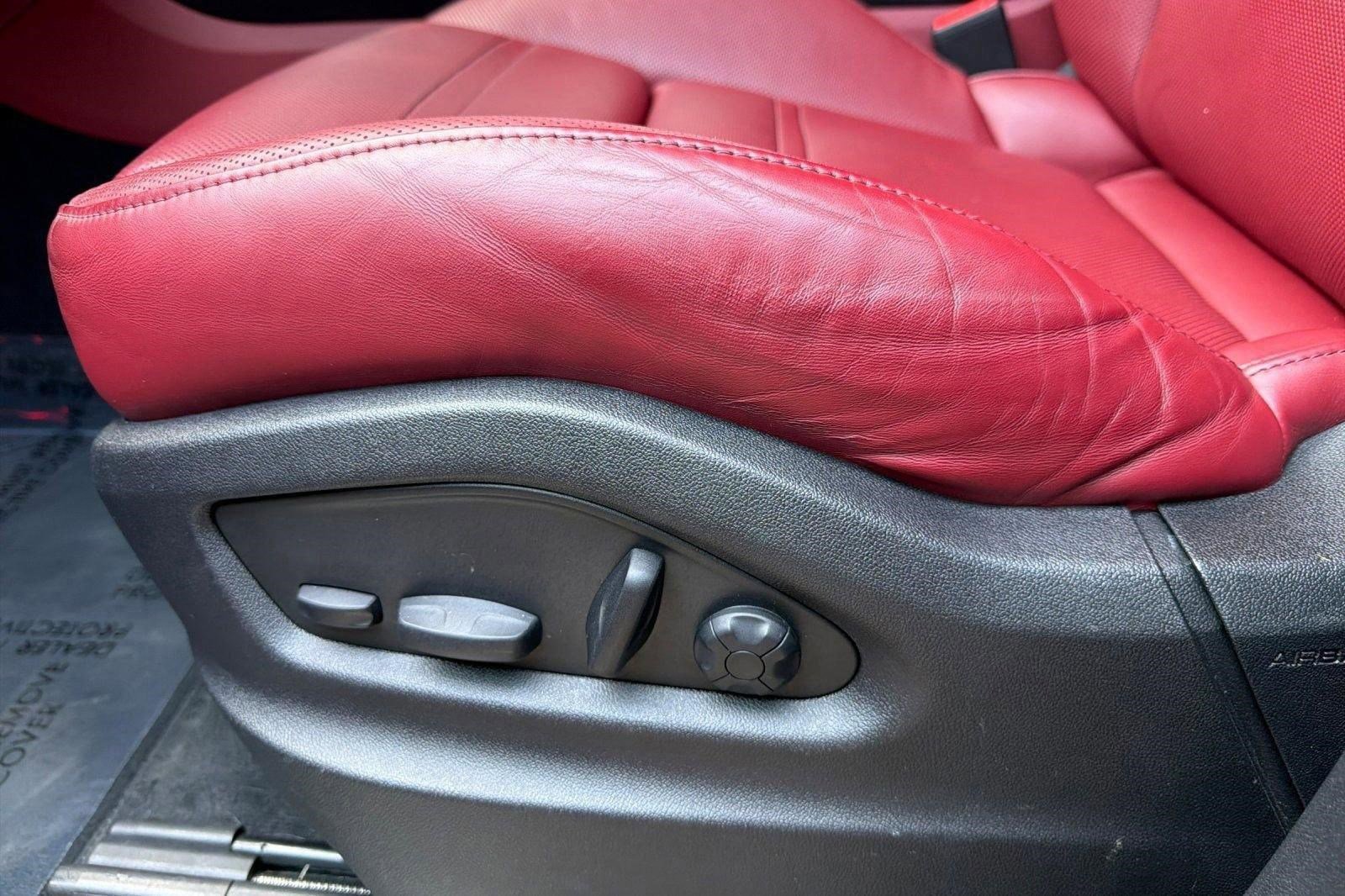 Used 2023 Porsche Cayenne Platinum Edition image 13