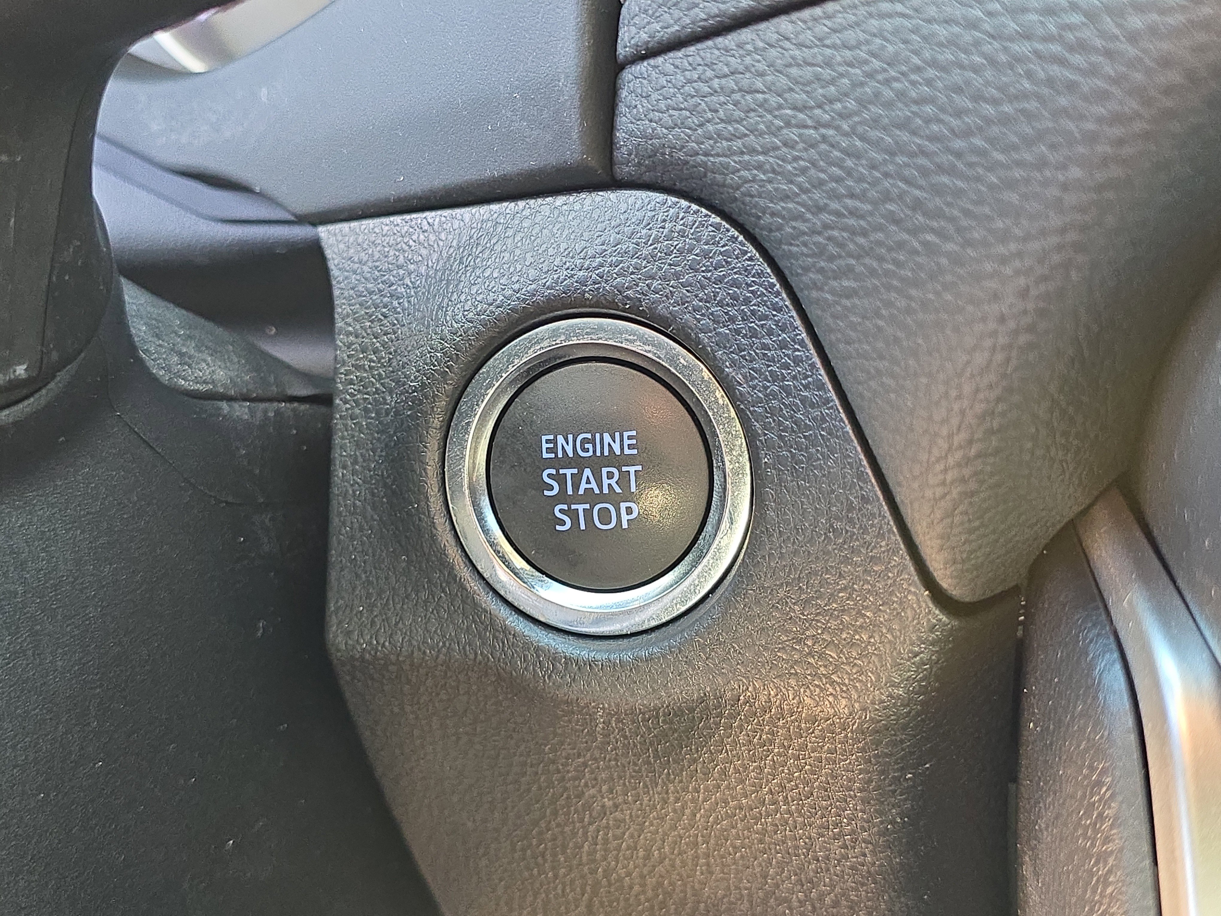 Used 2020 Toyota RAV4 XLE Premium image 30