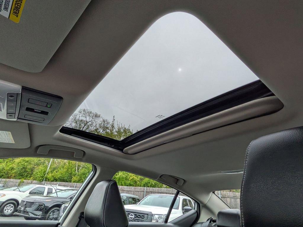 Used 2025 Nissan Altima 2.5 SL FWD image 13