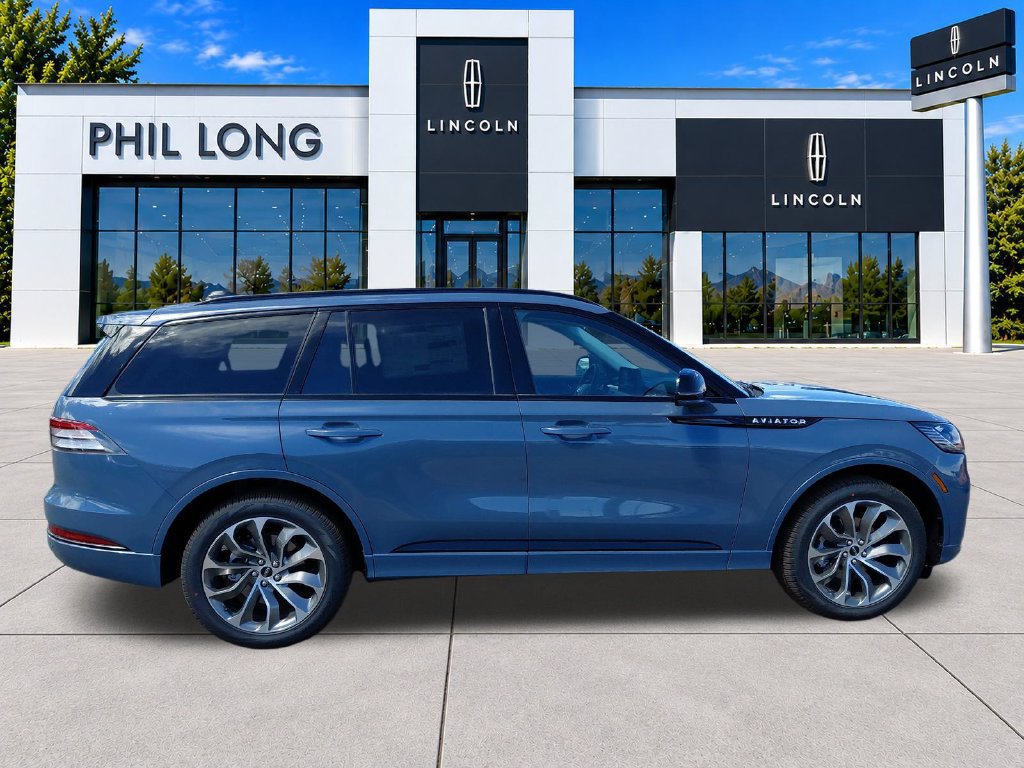 New 2026 Lincoln Aviator AWD w/ Jet Appearance Package image 8