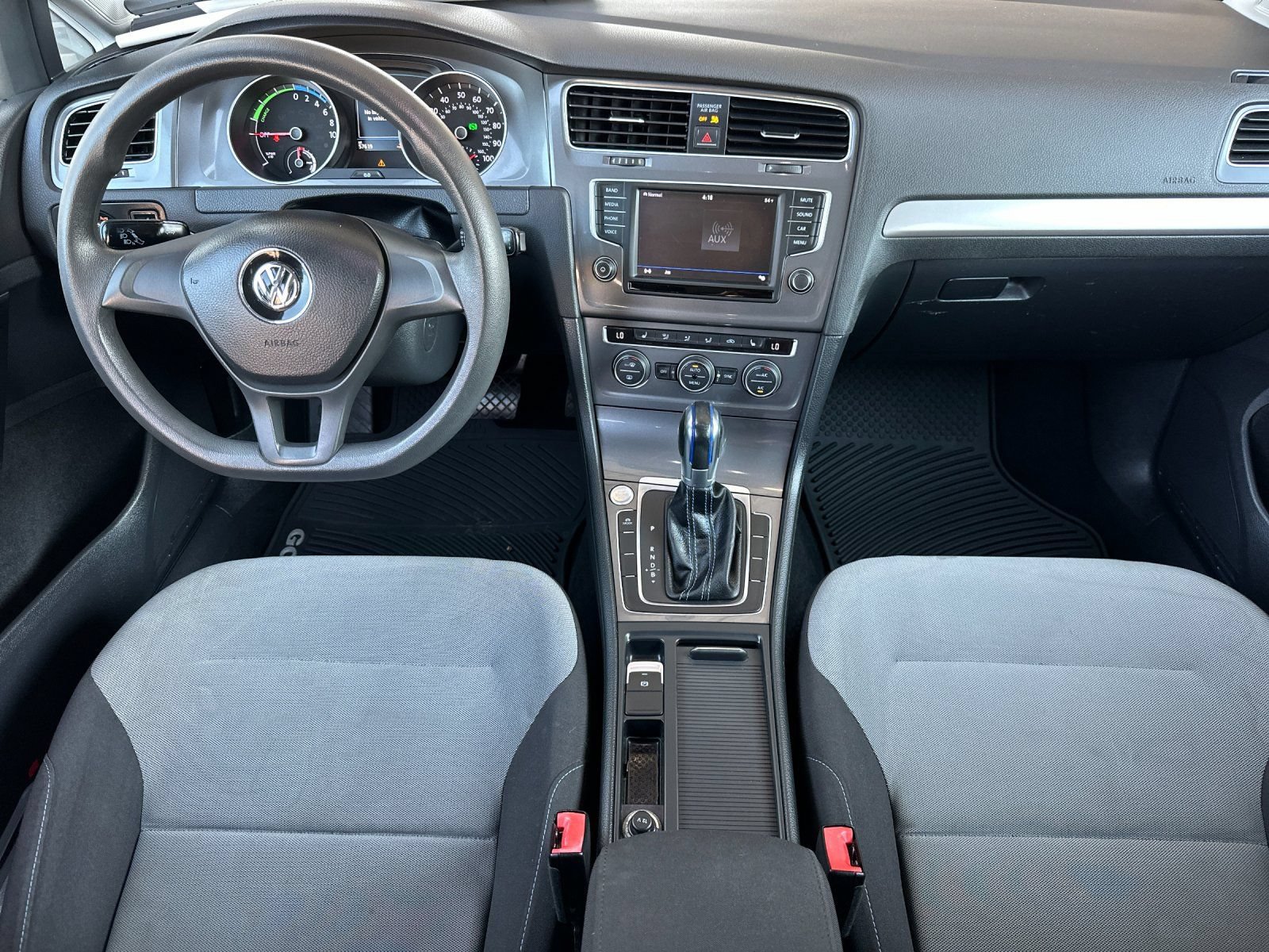 Used 2016 Volkswagen e-Golf SE w/ DC Fast Charging Package FWD image 14