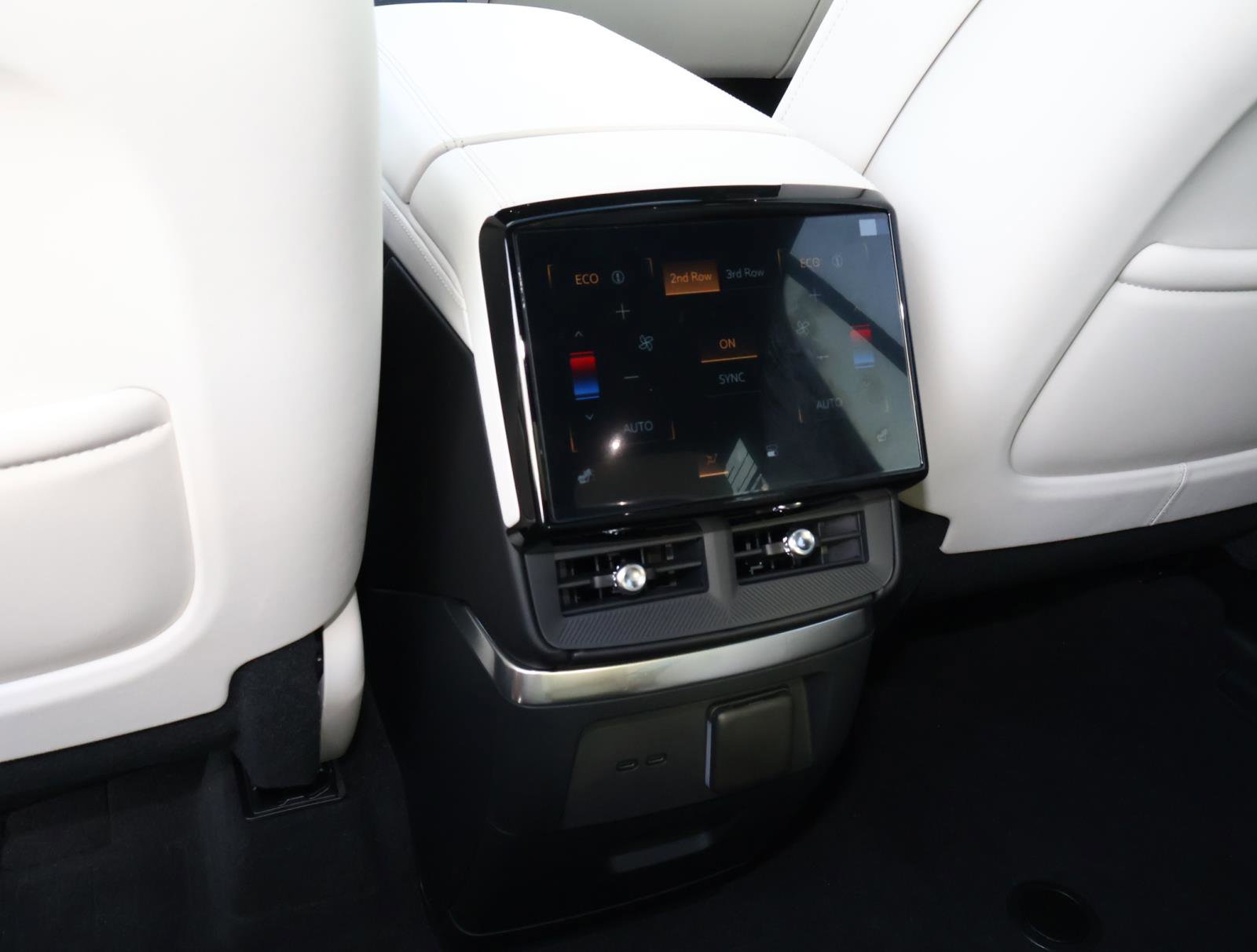 Used 2026 Cadillac Vistiq Luxury image 13