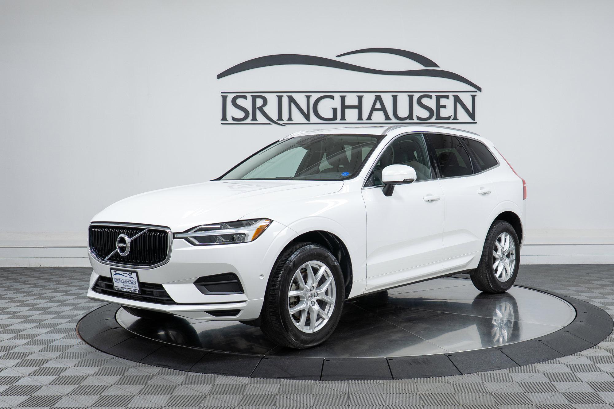 Used 2018 Volvo XC60 T5 Momentum w/ Convenience Package image 1