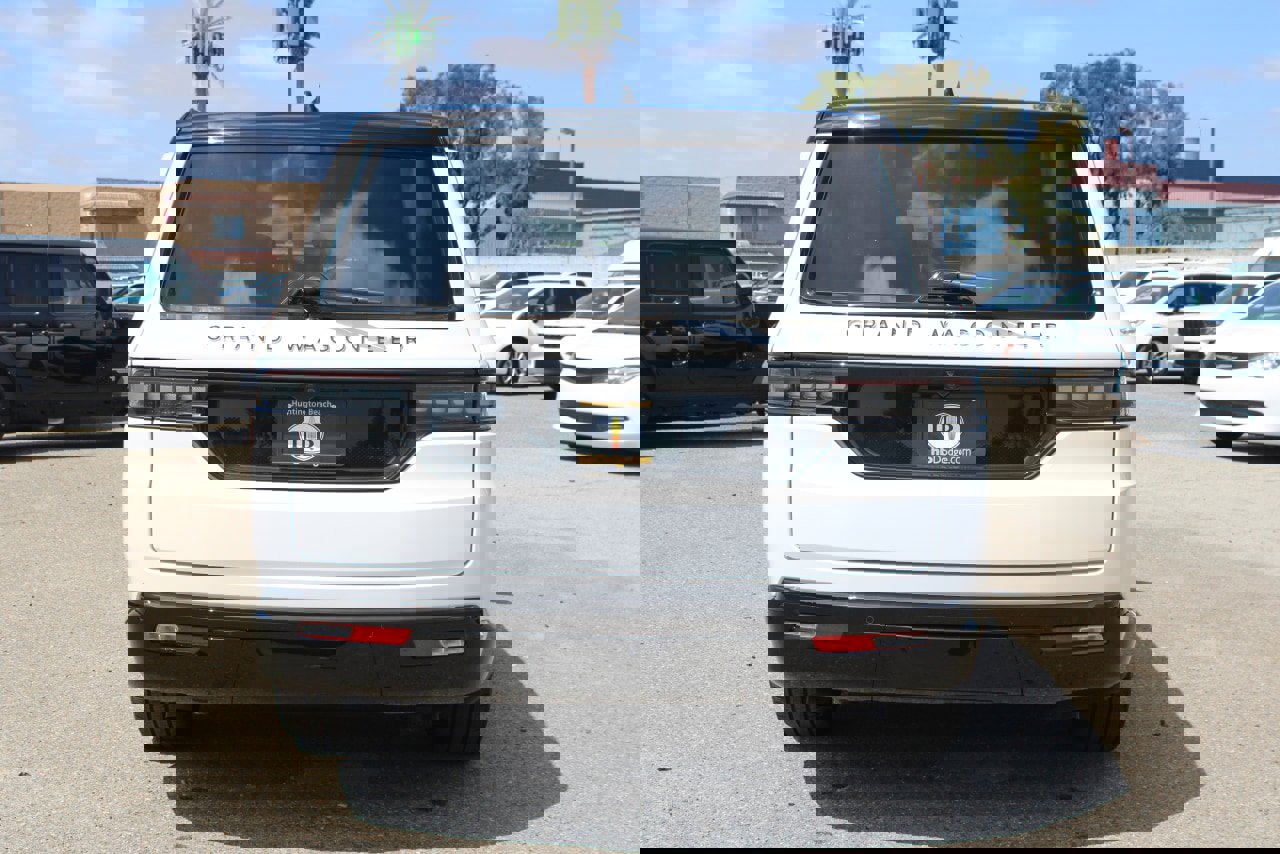 New 2025 Jeep Grand Wagoneer Series III w/ Rear Seat Video Group 1 image 4