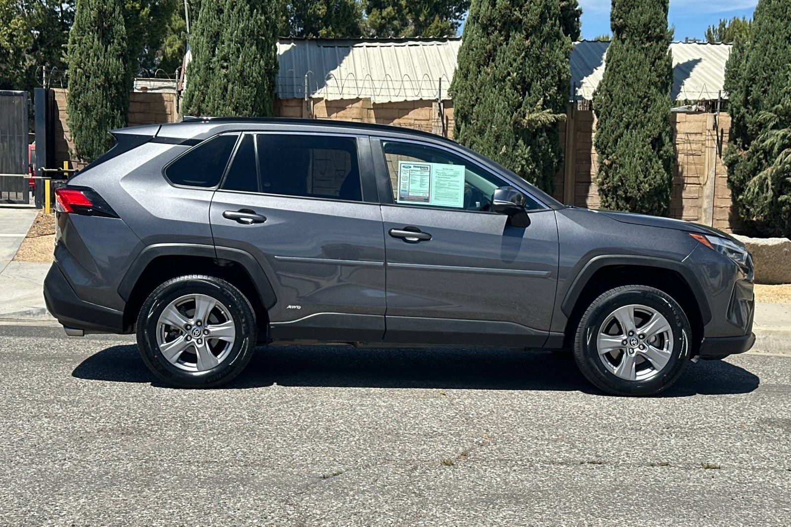 Used 2023 Toyota RAV4 LE AWD/4WD image 3