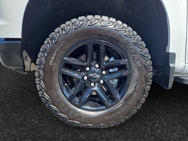 Used 2025 Chevrolet Silverado 1500 LT Trail Boss w/ Convenience Package II AWD/4WD image 4