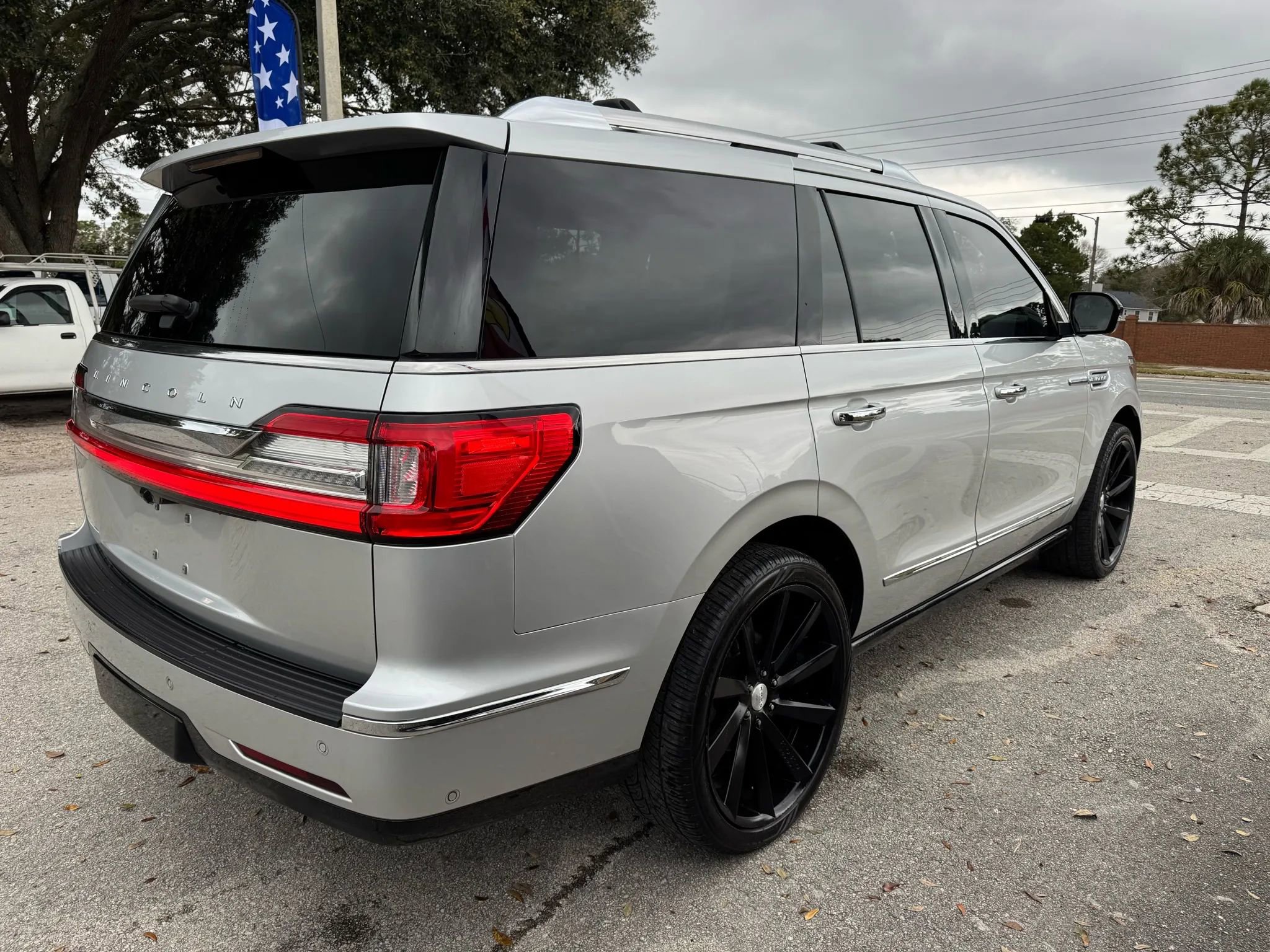 Used 2018 Lincoln Navigator Select w/ Technology Package AWD/4WD image 5