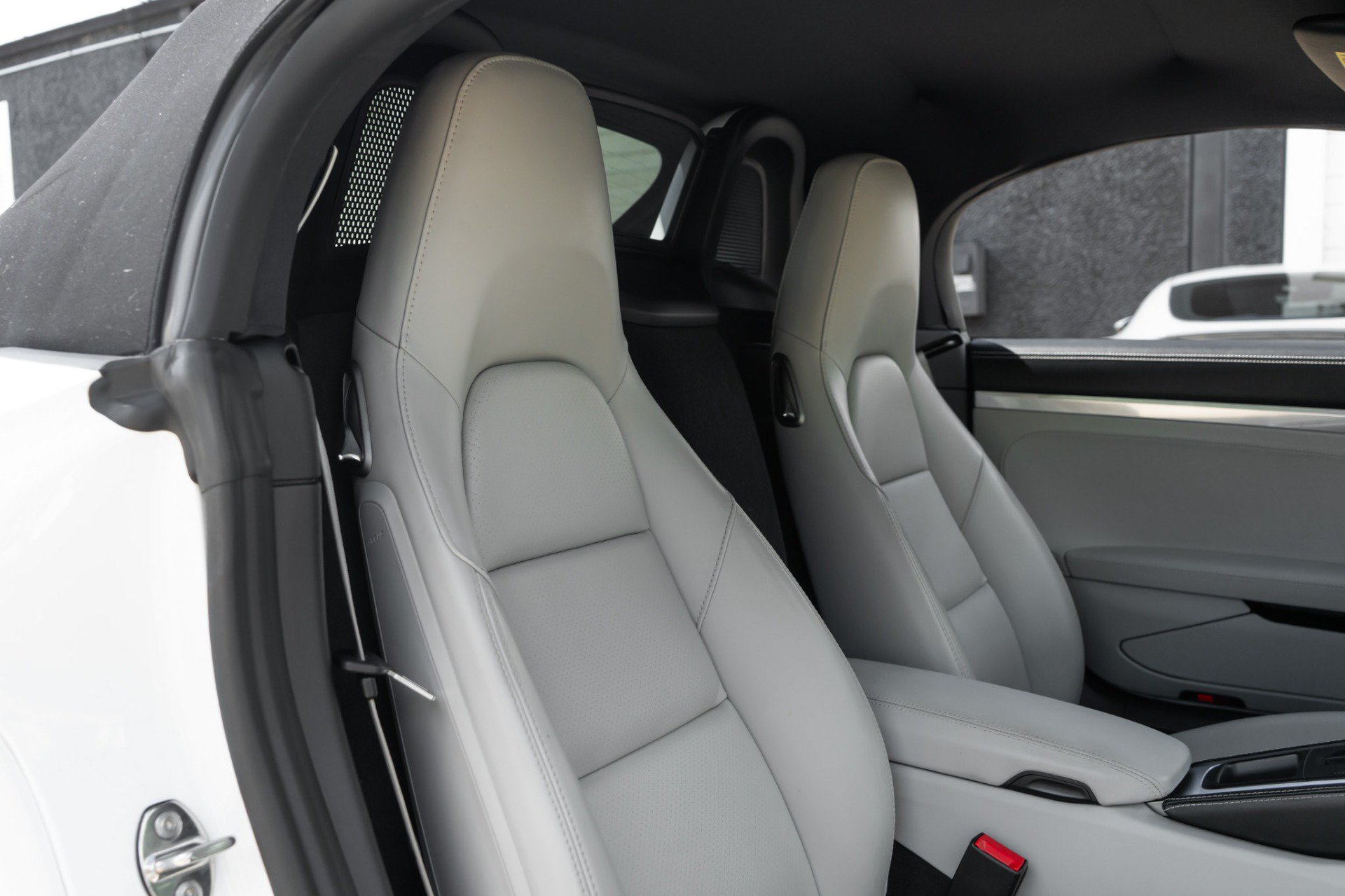 Used 2023 Porsche 718 Boxster S RWD image 32