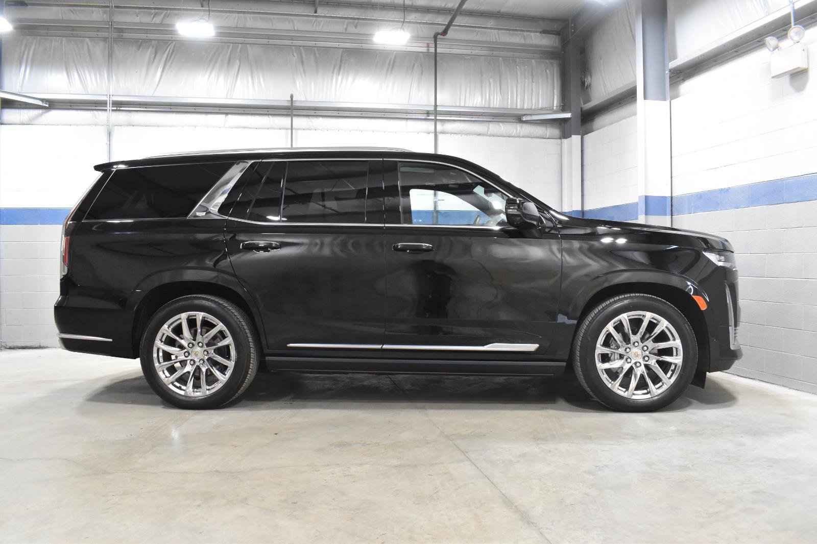 Certified 2023 Cadillac Escalade Premium Luxury Platinum w/ LPO, Floor Liner Package AWD/4WD image 28