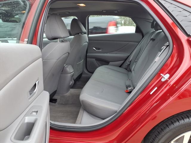 Used 2025 Hyundai Elantra SEL image 18