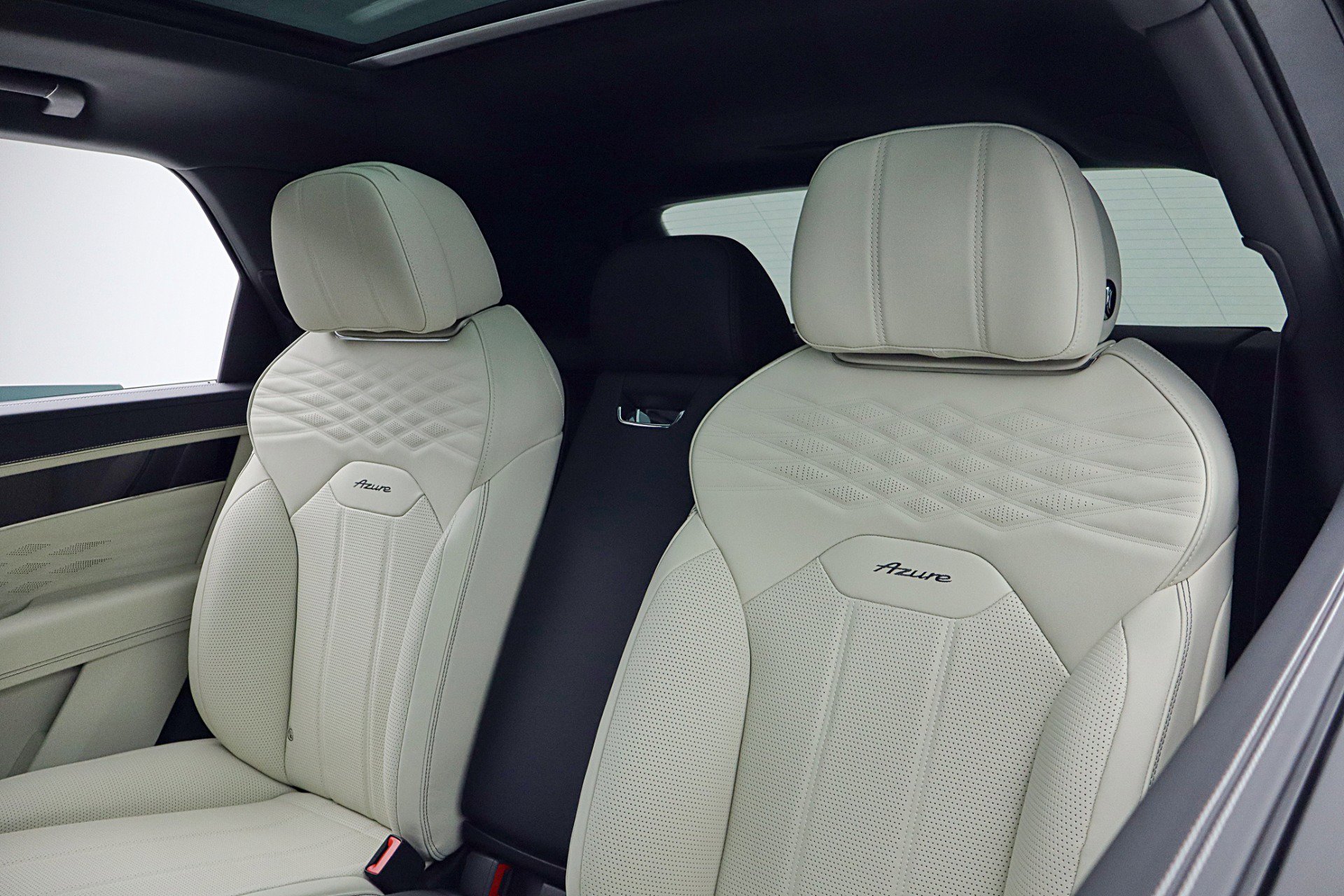 Used 2024 Bentley Bentayga Extended Wheelbase image 35