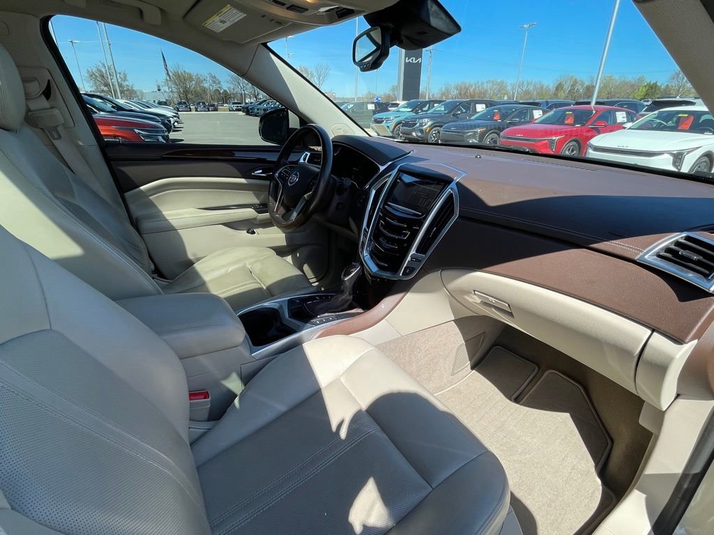 Used 2014 Cadillac SRX Luxury w/ Driver Awareness Package image 28