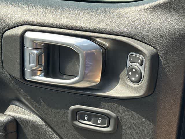 Used 2022 Jeep Wrangler Unlimited Rubicon AWD/4WD image 20
