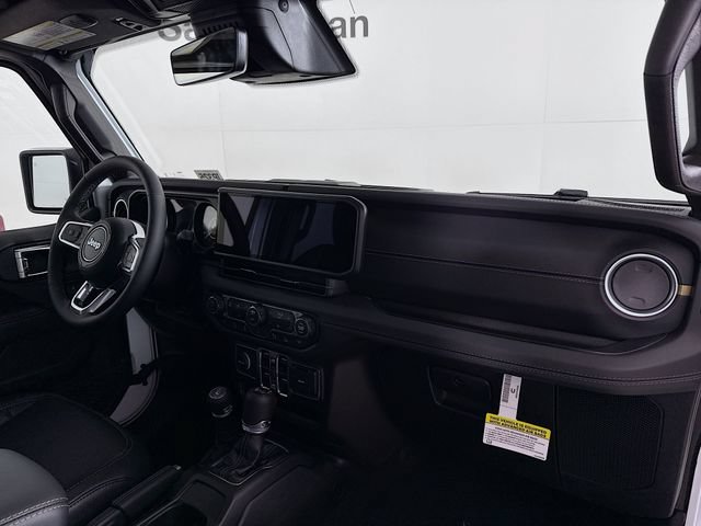 New 2026 Jeep Wrangler Unlimited Sahara AWD/4WD image 28