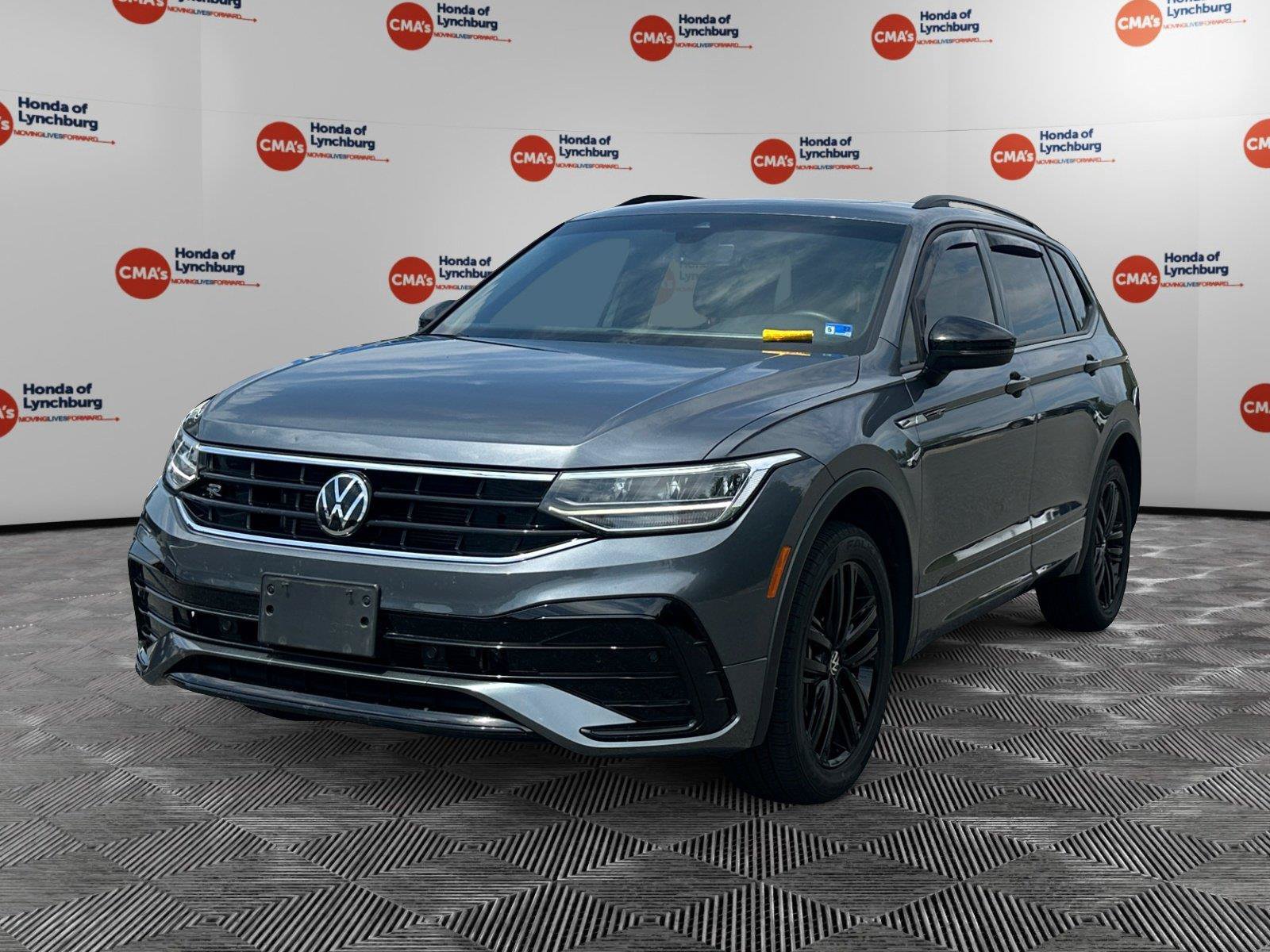 Used 2022 Volkswagen Tiguan SE R-Line AWD/4WD image 1