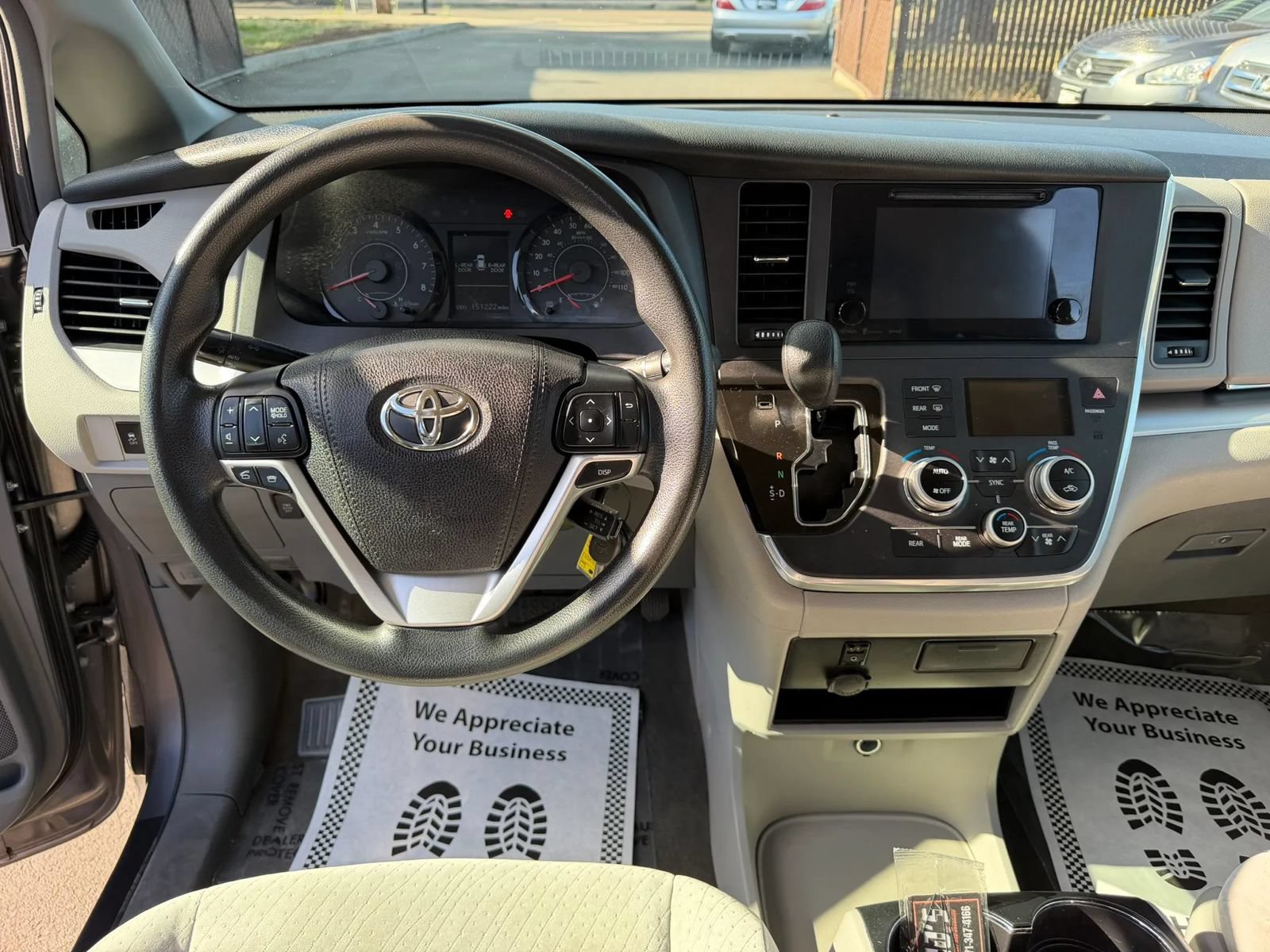 Used 2017 Toyota Sienna LE FWD image 16