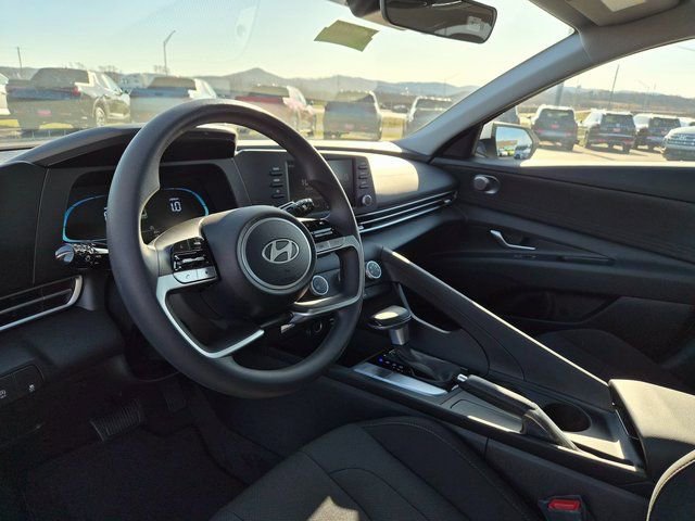 New 2026 Hyundai Elantra SE image 18