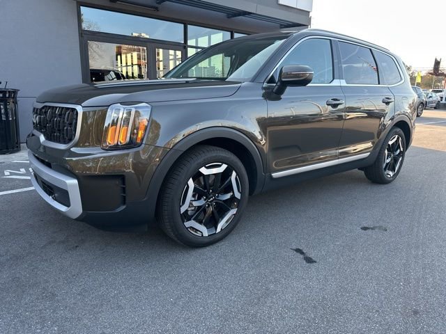 Used 2025 Kia Telluride EX image 4