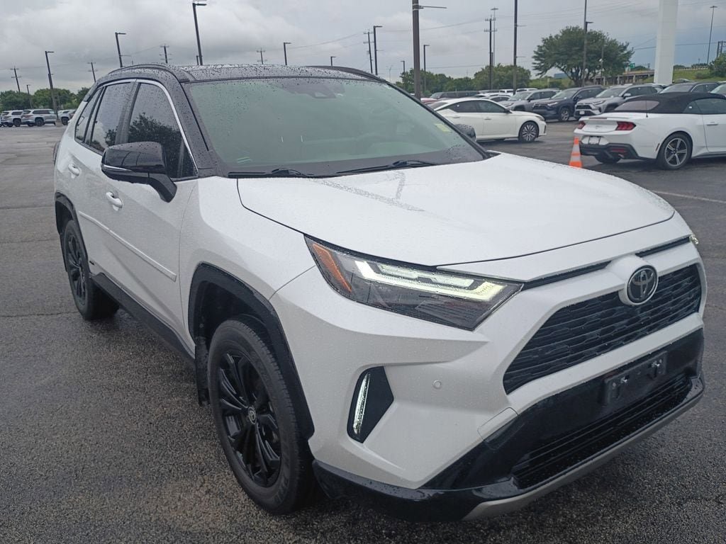 Used 2025 Toyota RAV4 XSE w/ Advanced Technology Package AWD/4WD image 4