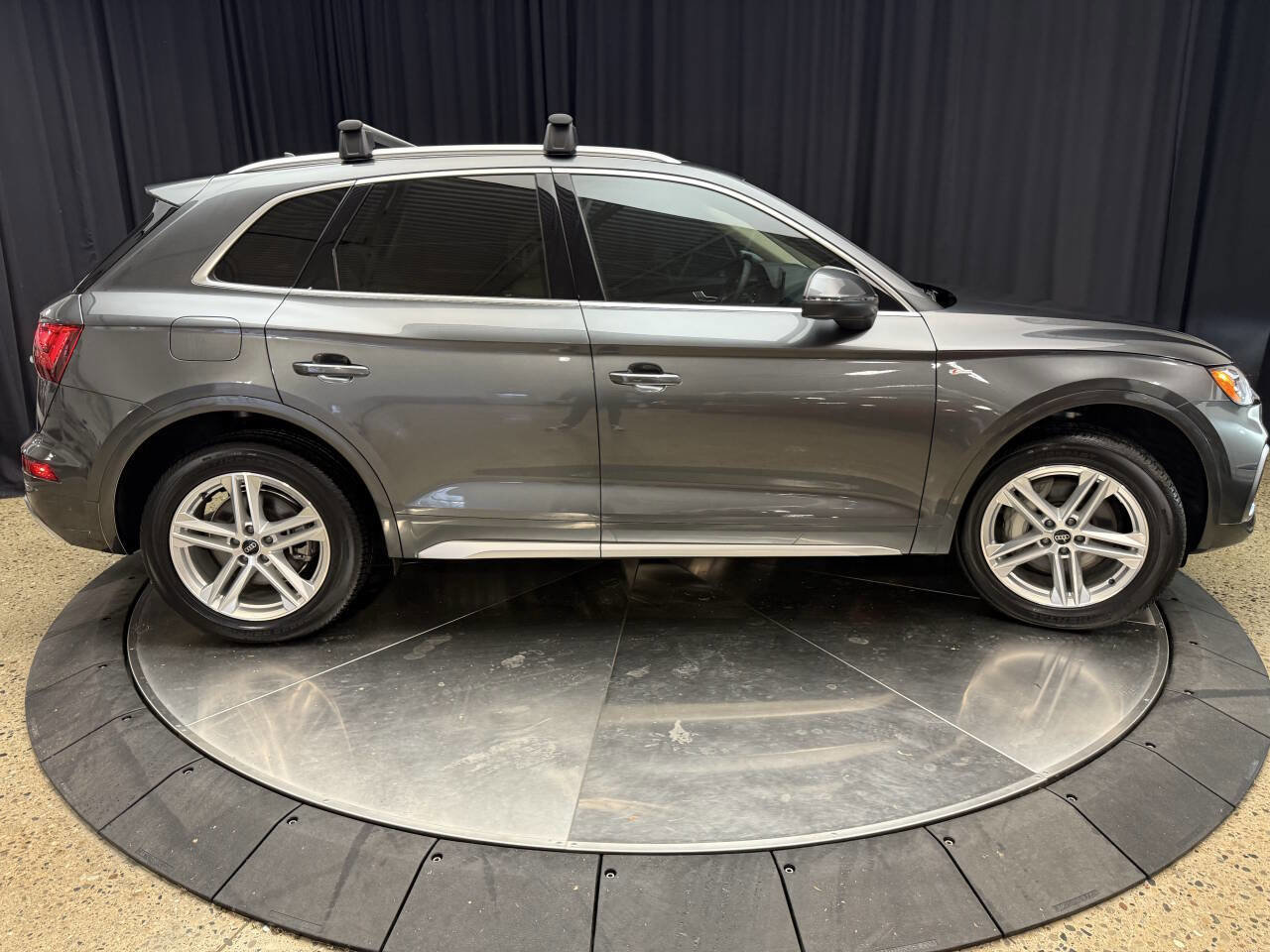 Used 2024 Audi Q5 e Premium w/ Convenience Package image 11