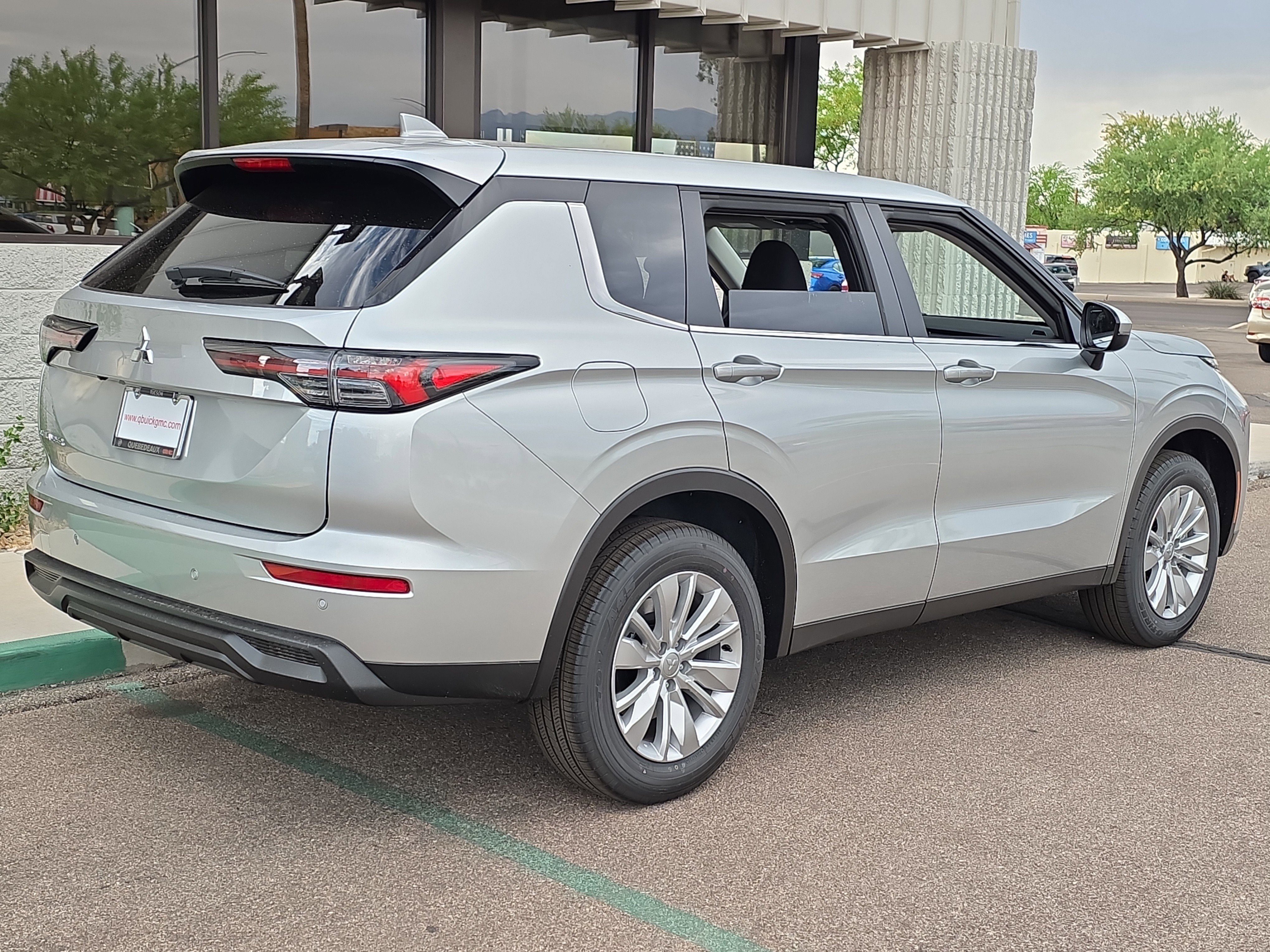 New 2026 Mitsubishi Outlander ES FWD image 7