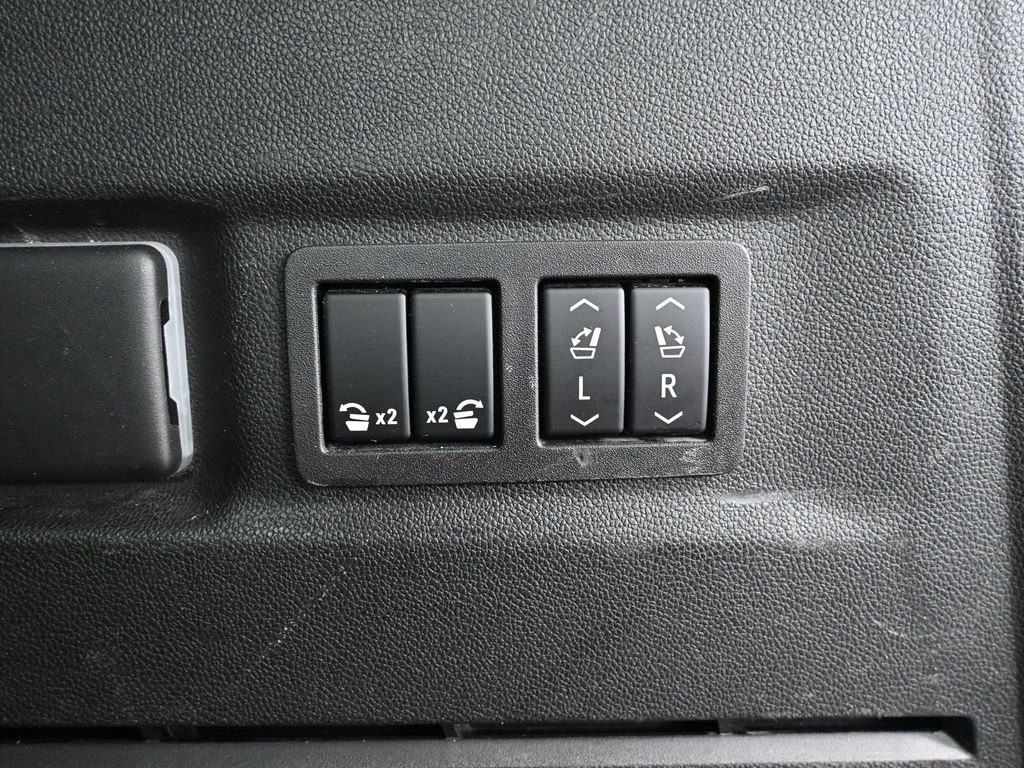 Used 2023 Chevrolet Suburban Premier image 51