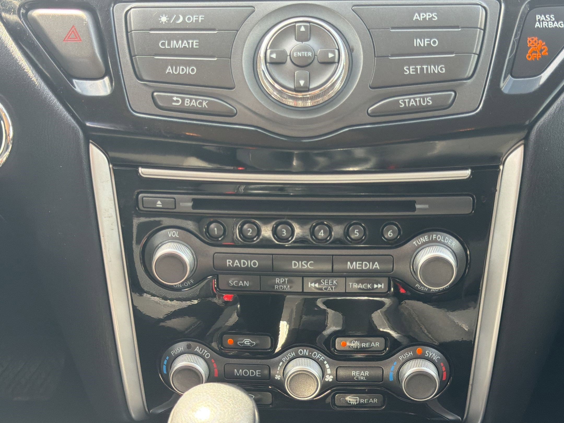 Used 2019 Nissan Pathfinder SV image 17