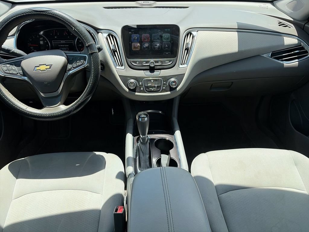 Used 2017 Chevrolet Malibu LT FWD image 9