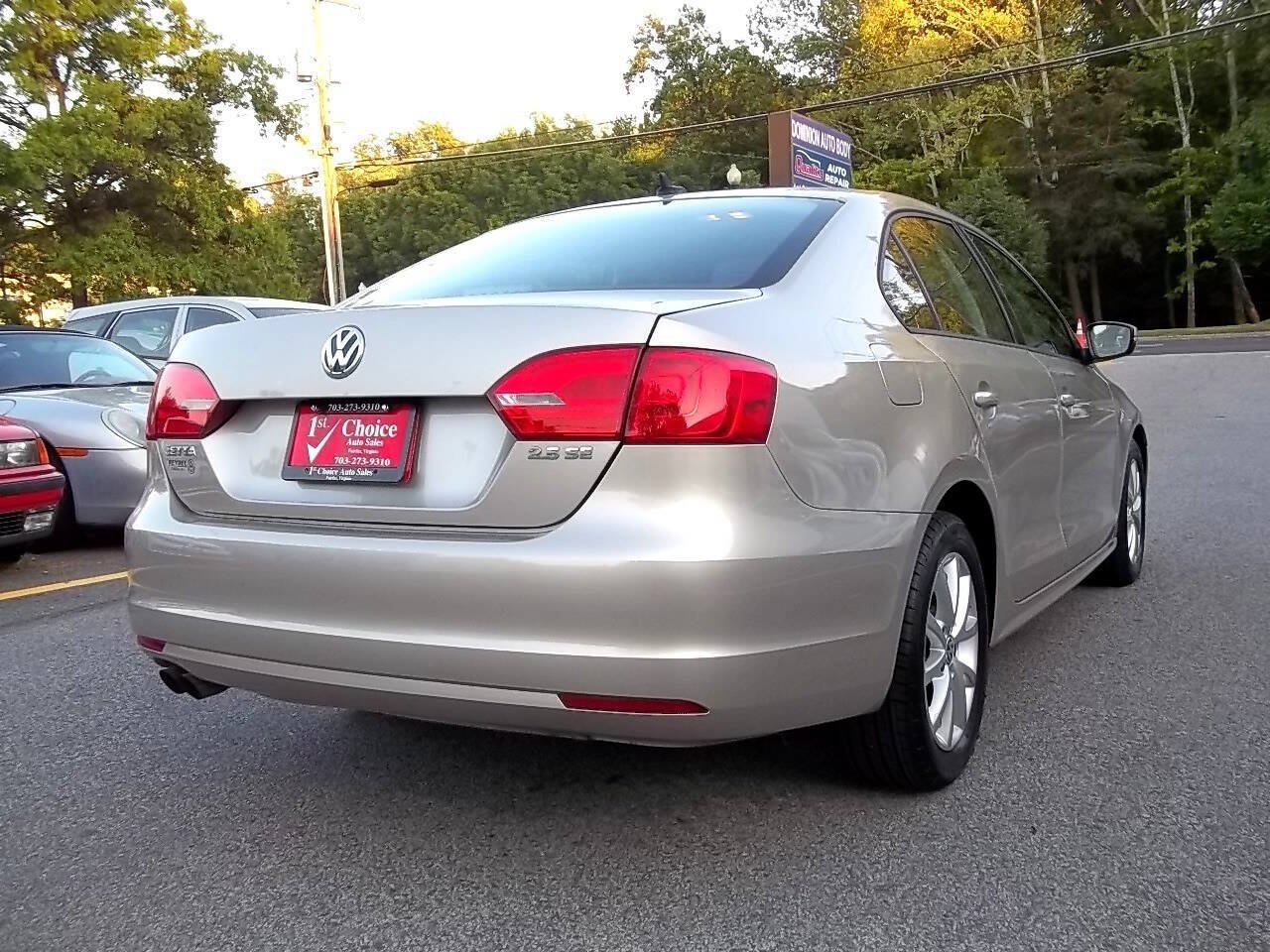 Used 2012 Volkswagen Jetta SE FWD image 3