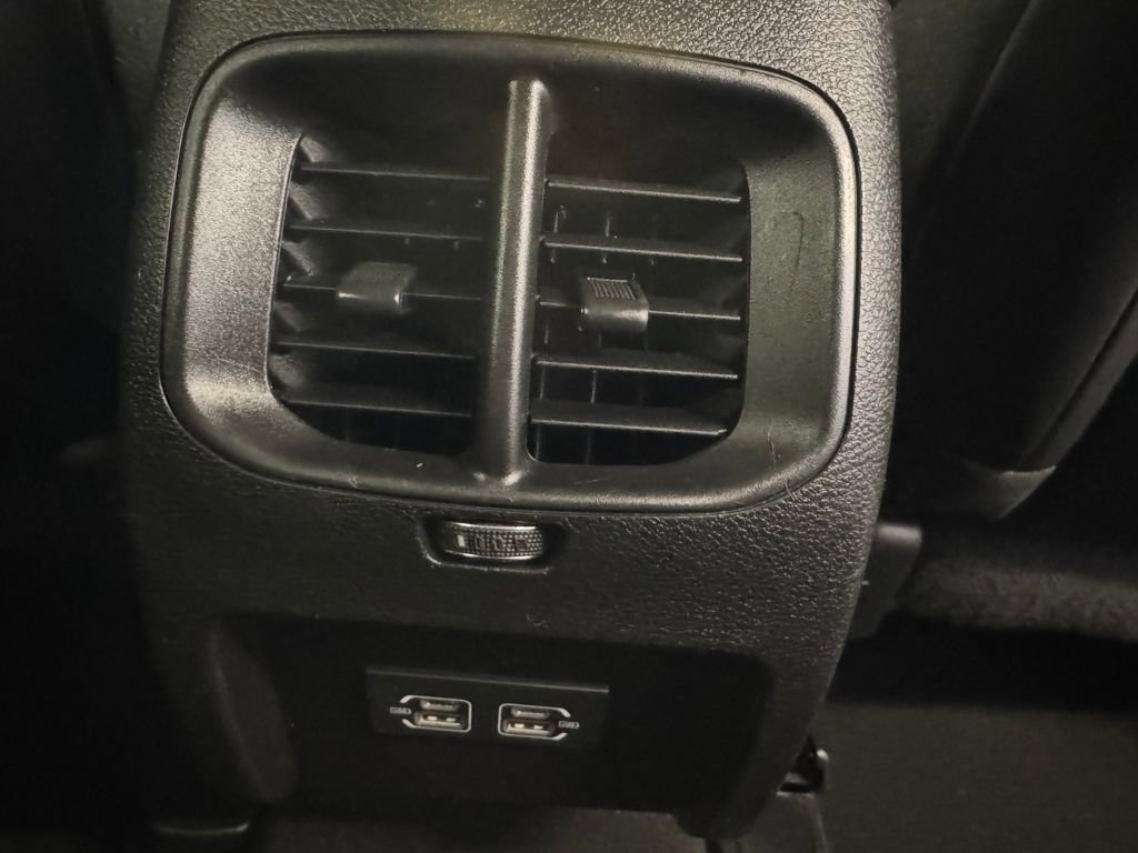 Used 2021 Jeep Cherokee Latitude Lux image 25