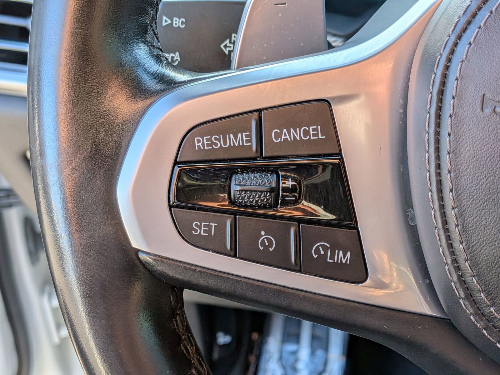Used 2021 BMW X6 sDrive40i w/ M Sport Package image 15