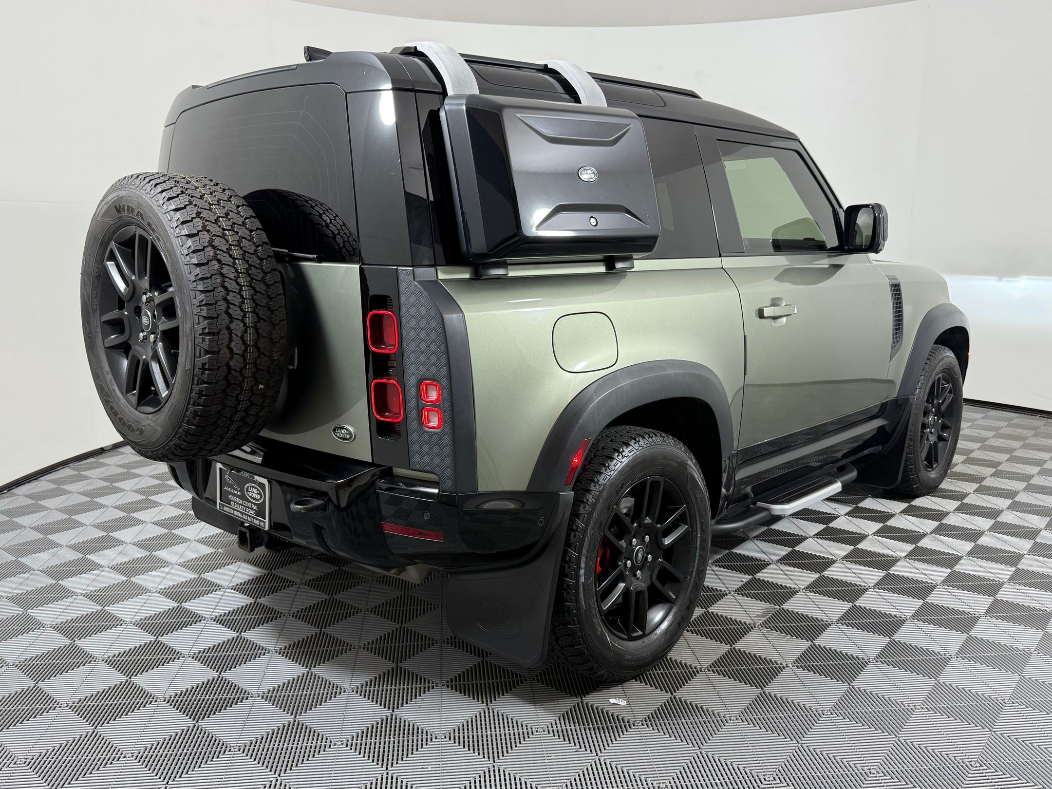 Used 2022 Land Rover Defender 90 X-Dynamic S AWD/4WD image 9