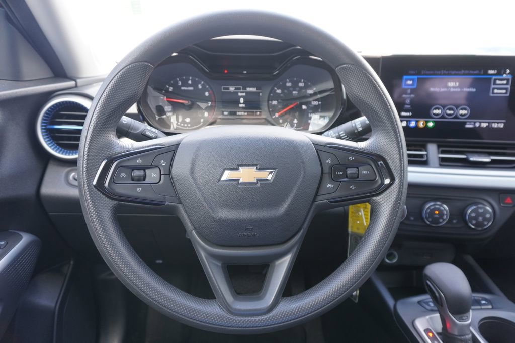 Used 2025 Chevrolet Trax LS w/ LS Convenience Package FWD image 10