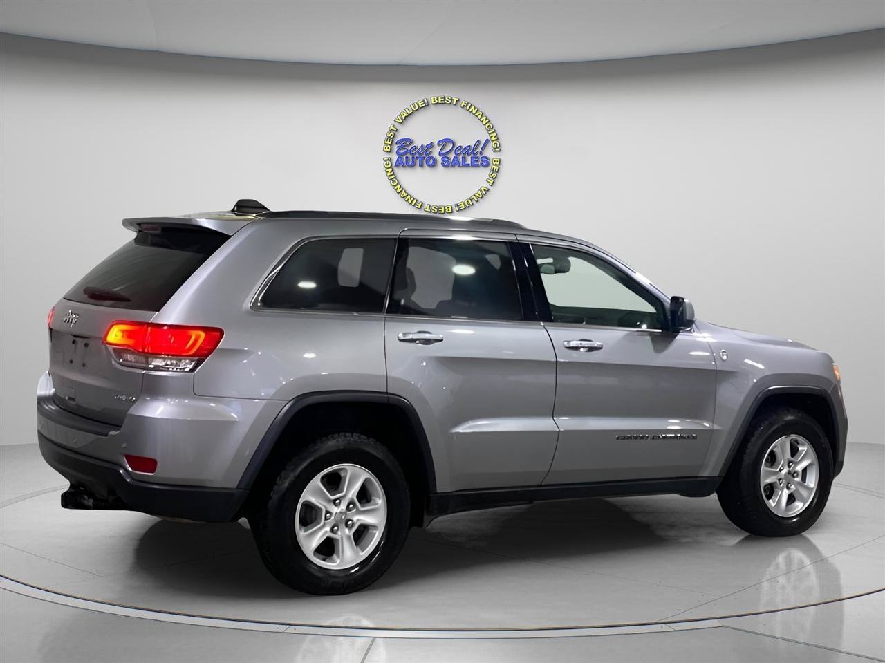 Used 2017 Jeep Grand Cherokee Laredo w/ Quick Order Package 23E AWD/4WD image 5